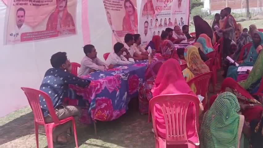 #मुख्यमंत्री लाडली बहना योजना के तहत नगर परिषद अमानगंज के वार्ड क्रमांक 5 में लगाया गया जिसमें बहनों ने बढ़ चढ़कर हिस्सा लिया एवं नगर पंचायत #अध्यक्ष श्रीमती सारिका खटीक #पार्षद रोशनी रामलाल लखेरा जी के निगरानी में फार्म भरवाए गए जिसमें समस