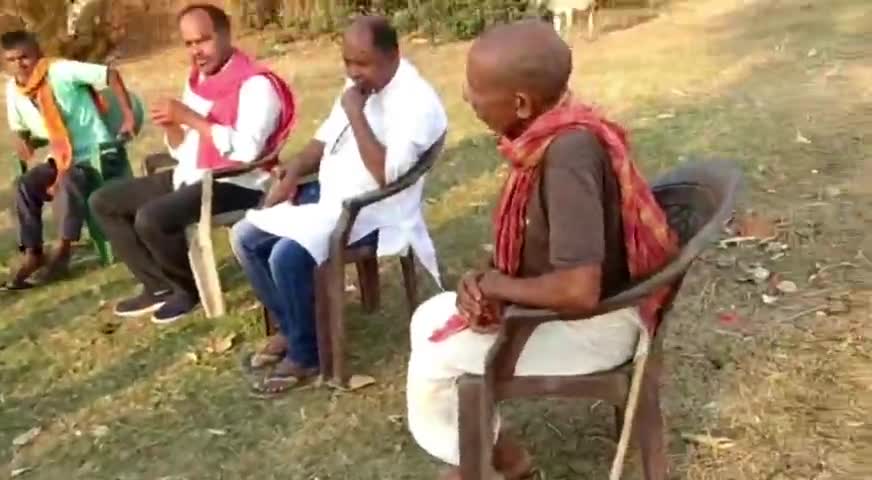 गाण्डेय: भाकपा माले ने अहिल्यापुर दास टोला के ग्रामीणों के साथ बैठक कर उनकी समस्याओं से हुए रूबरू