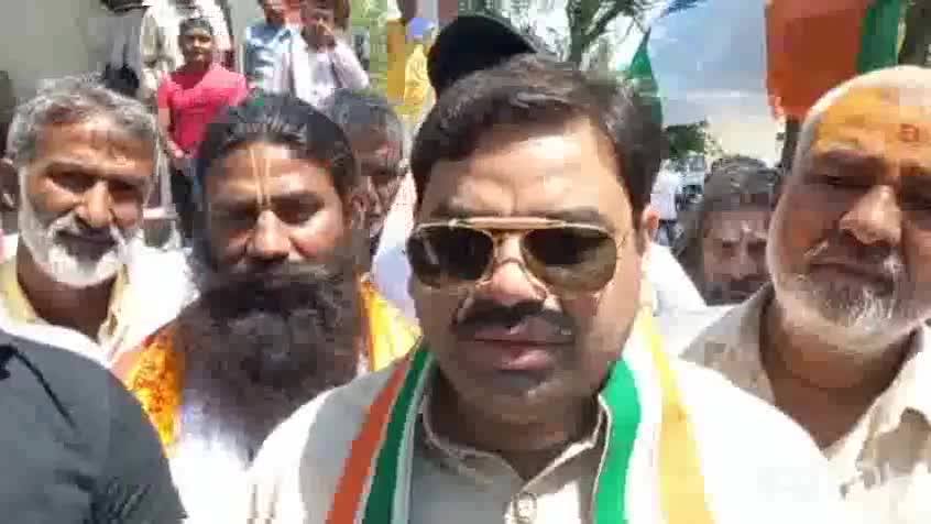MATHURA: राहुल गांधी की सदस्यता समाप्ति के विरोध में कांग्रेसियों ने प्रदर्शन कर एसडीएम गोवर्धन को दिया #Kishanlal