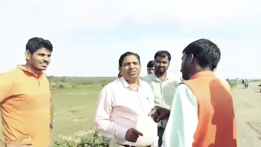 #सिंचाई विभाग के अधिकारियों से वार्ता एवं अधिकारियों को ग्रामीणों के भारी रोष का सामना करना पड़ा😭😭😭
#newsstateup