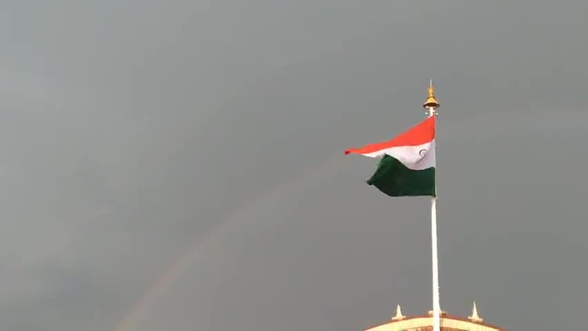 अजमेर: अजमेर में बीती शाम को बारिश के बाद दिखा इंद्र धनुष जो की काफी मनभावन था। रेलवे स्टेशन के नजारा।#ajmerlatestnews
