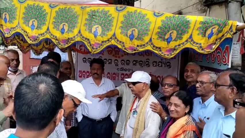ବଳରାମଗଡି ମେରାଇନ: ଜିଲ୍ଲାପାଳଙ୍କ କାର୍ଯ୍ୟାଳୟ ସମ୍ମୁଖରେ ପାନୀୟ ଜଳ କେନ୍ଦ୍ରର ଉଦଘାଟନ କଲେ ଅତିରିକ୍ତ ଜିଲ୍ଲାପାଳ