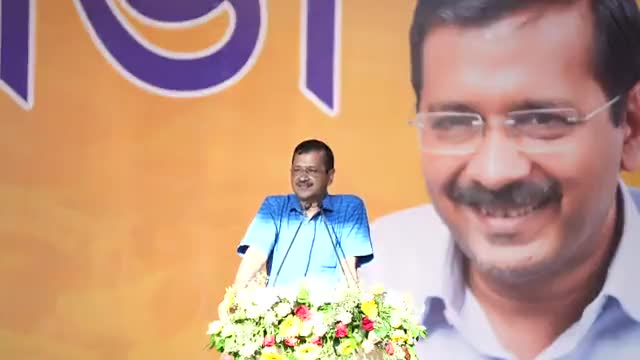 हमारा देश महान है, लोग महान हैं

21वीं सदी में भारत जैसे देश के प्रधानमंत्री पढ़े लिखे होने चाहिए

#AapKaSachin