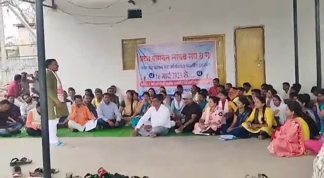 #4 सूत्रीय मांगों को लेकर आज 19 दिन भी एन आर एल एम के समस्त कैडर हड़ताल पर