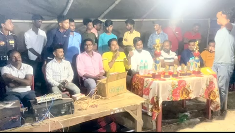 फुल्लीडुमर क्षेत्र के मधुबन में Night Cricket Tournament का उद्घाटन किए।
 #RajendraYadav #Banka #Belhar #बेलहर #फुल्लीडुमर #SharadYadav