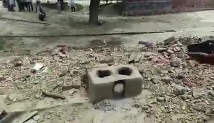 दबंगों द्वारा जबरदस्ती घर गिराने के बाद भावुक होकर व्यक्ति द्वारा क्या कुछ कहा गया देखिए पूरा वीडियो #news #news_भारत