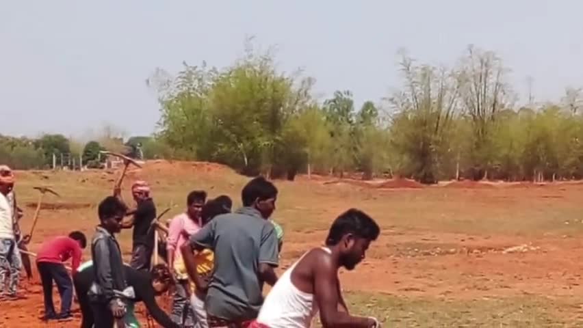 गाण्डेय: फुलजोरी में 7 योजनाओं को बंद कर राशि रिकवरी का दिया आदेश , लाभुक उन्ही योजनाओं में मजदूर लगा कर कार्य करवाने में लगे है