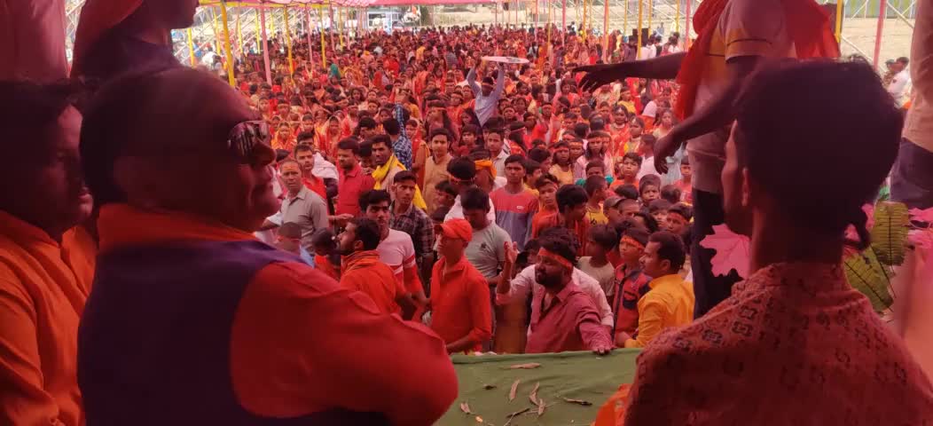 जमुई के बरहट प्रखंड अंतर्गत पांडो बाजार में स्थित माँ दुर्गा के प्राण प्रतिष्ठा के उपलक्ष्य में आज 2100 श्रद्धालुओं द्वारा निकाली गई कलश यात्रा में शामिल होने का सौभाग्य मिला !

#जय_श्रीराम