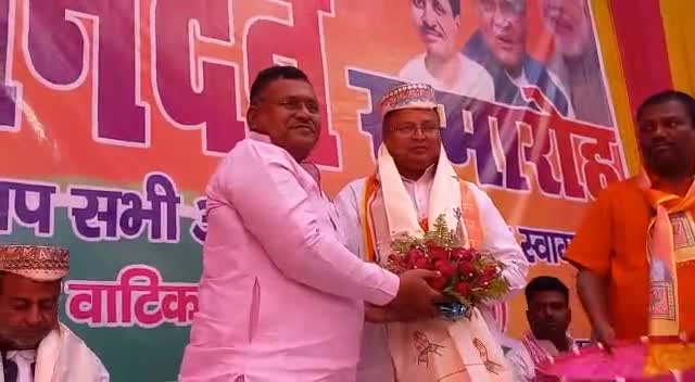 पुर्व विधान पार्षद श्री Suman Kumar Mahaseth द्वारा #मधुबनी मे मिलन समारोह मे स्वागत।