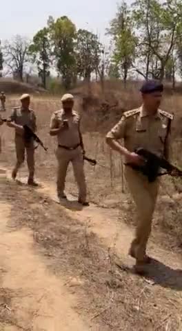 सीओ दद्दन प्रसाद गोंड ने कटौली व करमडाड के जंगल मे की काम्बिंग , 

#पुलिस #काम्बिंग #क्षेत्राधिकारी