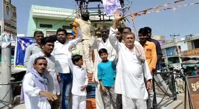 कल मैंने #तारानगर कार्यकर्ताओं के साथ डॉ. भीमराव अंबेडकर स्टेचू सर्किल पर प्रतिमा पर पुष्पांजलि अर्पित करके नमन किया।
