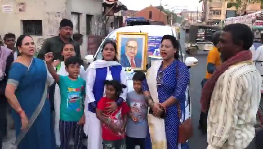 #आगरा की #राष्ट्रीय #अध्यक्ष #प्रियंका #वरुण ने #बहुजन #समाज #जागरूकता के तहत #लोगों को #जागरूक किया