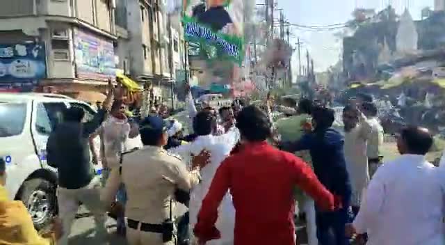 जब तक है दम, लड़ते रहेगें हम
#repost  कांग्रेस पार्टी ज़िंदाबाद