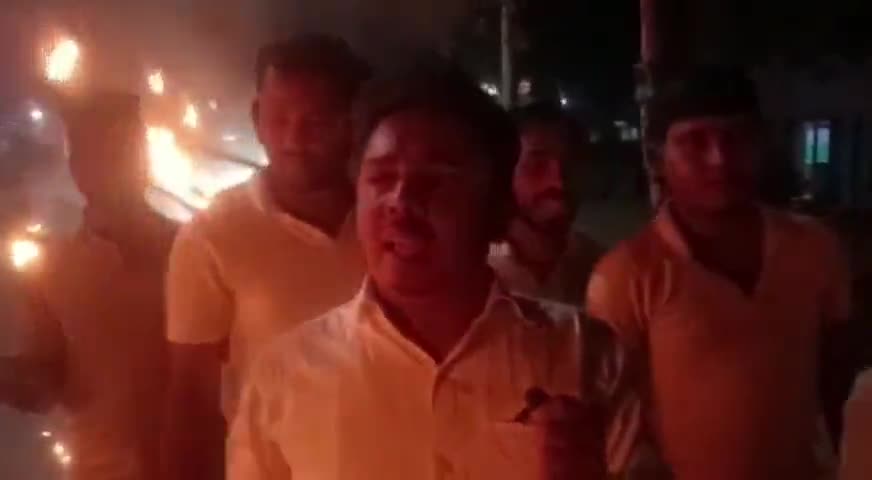 गाण्डेय: 60_40 नियोजन नीति के विरोध झारखंडी भाषा खतियान संघर्ष समिति ताराटांड़ के सदस्यों ने ताराटांड़ में निकाला मशाल जुलूस