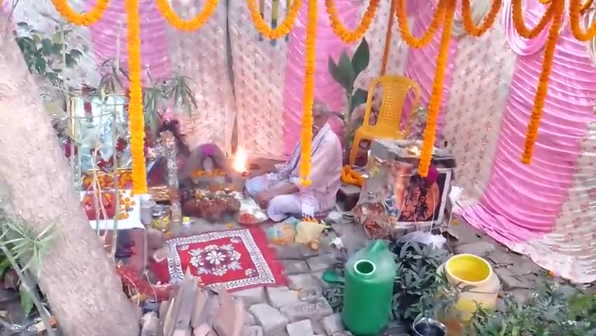 एकंगरसराय: @#प्रखंड क्षेत्र के इस्लामपुर मुख्य सड़क मार्ग के निकट स्थित राधे कृष्ण मंदिर के निर्माण हेतु भूमि पूजन का आयोजन कि गई