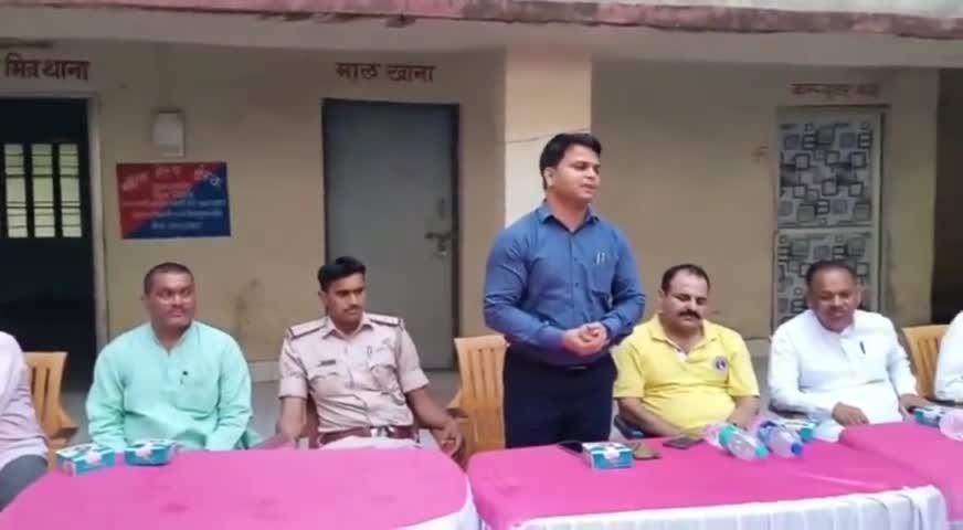 गाण्डेय: शांतिपूर्ण तरीके से ईद पर्व मनाने को लेकर गांडेय व अहिल्यापुर थाना परिसर में शांति समिति की बैठक हुई आयोजित
