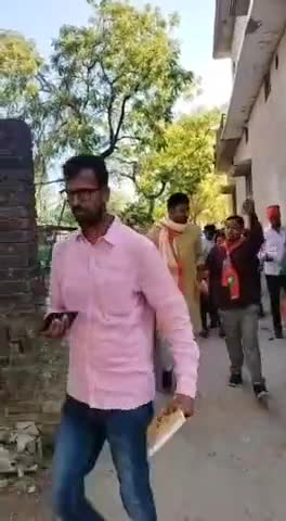 #देवरिया #नगर #पालिका से #भाजपा प्रत्याशी #अलका सिंह ने #सोन्दा में किया #जनसंपर्क कर लिया #आशीर्वाद ।