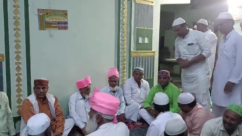 #हाटपीपल्या पटेल पुरा के जामा मस्जिद में सार्वजनिक रोजा इफ्तार का आयोजन किया गया