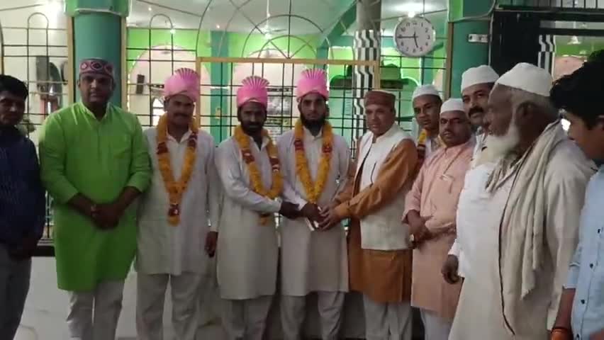 #हाटपीपल्या के मदीना मस्जिद में सार्वजनिक रोजा इफ्तार का आयोजन किया गया