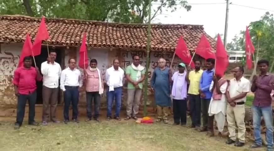 गाण्डेय: प्रखंड क्षेत्र में भाकपा माले पार्टी की 54 वां स्थापना दिवस पार्टी कार्यालय में झंडा फहरा कर मनाया गया