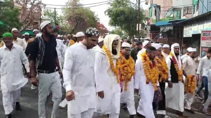 #हाटपीपल्या ईद का त्योहार मनाया गया हर्षोल्लास से। नमाज अदा कर देश मे अमन चैन भाईचारे की मांगी दुआएं।
