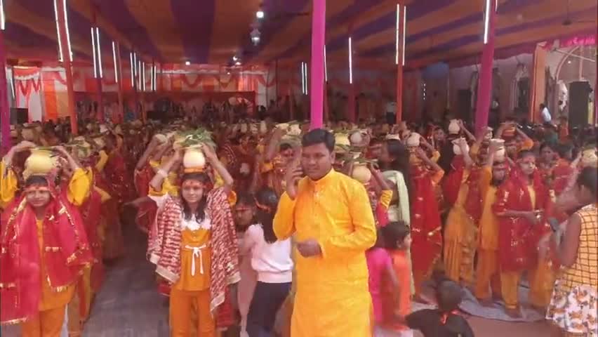 गाण्डेय: अहिल्यापुर में नौ दिवसीय राम चरित मानस नवाह परायण महांयज्ञ के कलश यात्रा में उमड़ी श्रधालुओं की भीड़