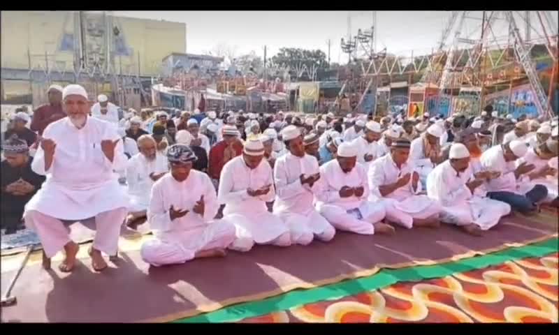#धनबाद : -  #सिल्वर_डव_ग्राउंड में #मुसलमान भाइयों ने #ईद की नमाज अदा की |