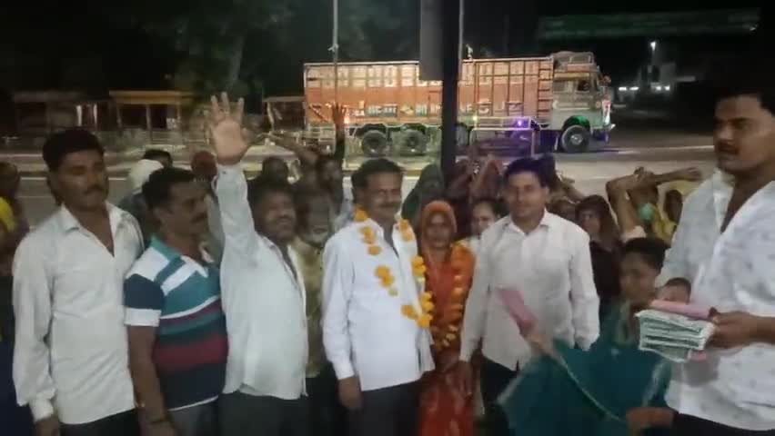 वार्ड 22 बिजौली के निर्दलीय प्रत्याशी ने सैकड़ों लोगों के साथ किया जनसंपर्क 
#jhansicity 
#rajgarh #bijouli