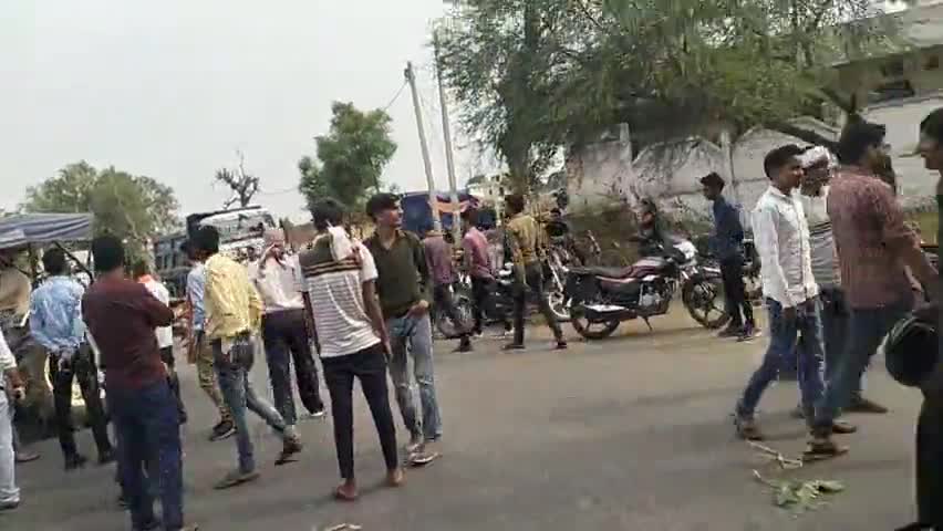 सिंगरौली परसोना से आगे देवरी रोड पर हुआ बहुत बड़ा हादसा 4 लोगों की दर्दनाक मौत.. चक्का जाम #हड़ताल