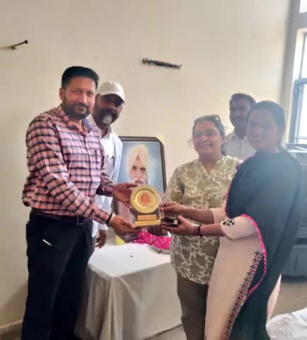 #ऐलनाबाद के मिट्ठी सुरेरां 132 केवी बिजली घर के प्रांगण में आयोजित रक्तदान शिविर में शिरकत की।

#NitashaRakeshSihag