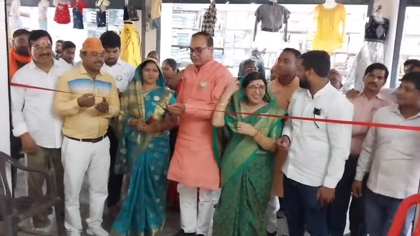 #मुंगराबादशाहपुर , जौनपुर- वंचितों को योजनाओं का लाभ दिलाना व जागरूक करना है- रंजना दुबे ( सभासद प्रत्याशी भाजपा)