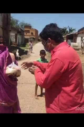 आज ही के दिन 29 अप्रैल 2020 को कोविड-19 महामारी एवं लॉकडाउन के समय मेरे द्वारा #नाला_विथानसभा क्षेत्र के लोगों को मुफ्त राशन बांटा गया था। #covid19