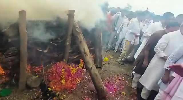 #भैया_मणिनागेन्द्र_मोनू_पटैल जी का #हृदयघात से #आकस्मिक_निधन का अत्यंत #दुःखद समाचार सुनकर स्तब्ध हूं। अंतिम यात्रा में आशुतोष राणा सहित कई बड़ी हस्तियां शामिल हुई