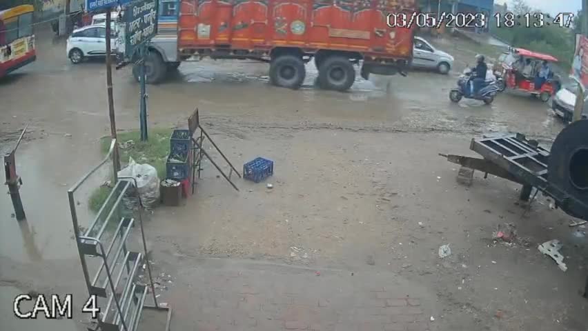 Rampura bypass Sadak Mein Hue bahut gehre gaddhe electronic vahan Gir Rahe#bulandshahar #dmfat123