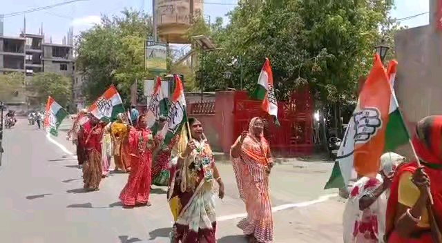 महिलाओं की आवाज कांग्रेस महिला की मजबूत नेत्री पार्षद Laxmi Bundel जी अपनी पूरी टीम के साथ
विजय लक्ष्मी पार्क अजमेर  महंगाई राहत कैंप में
#महंगाई_राहत_कैंप 
 #mehngairaahatcamp