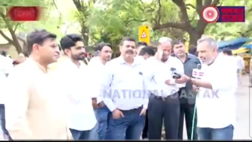 सरकार इस धोखे में रहे कि जाट अकेले हैं, हमने लट्ठ और ट्रैक्टर उठाया तो दिल्ली की सांस बंद कर देंगे - अनिरूद्ध सिंह विद्रोही
#WrestlersProtest #JantarMantar