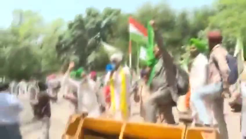 जंतर मंतर पर किसान नेताओं ने लगाए योगी मोदी मुर्दाबाद के नारे यह किसान पहलवानों के पक्ष में धरना दे रहे हैं #tikait