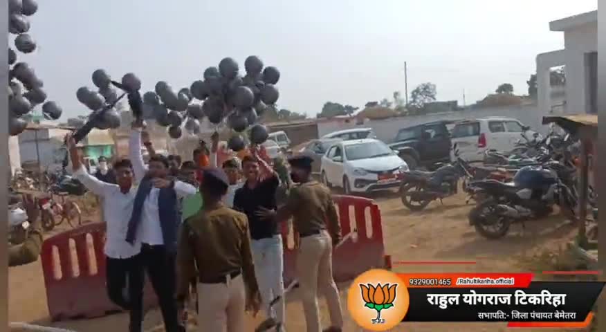 #मुख्यमंत्री_जी बेमेतरा के ग्राम- हसदा में स्वागत के साथ कुछ सवाल भी है....??

विचार तो है की फिर से जेल चला जाऊ, किंतु सामाजिक कार्यक्रमों में बाधा पहुंचाना मेरे उसूलों के खिलाफ।🙏🏼