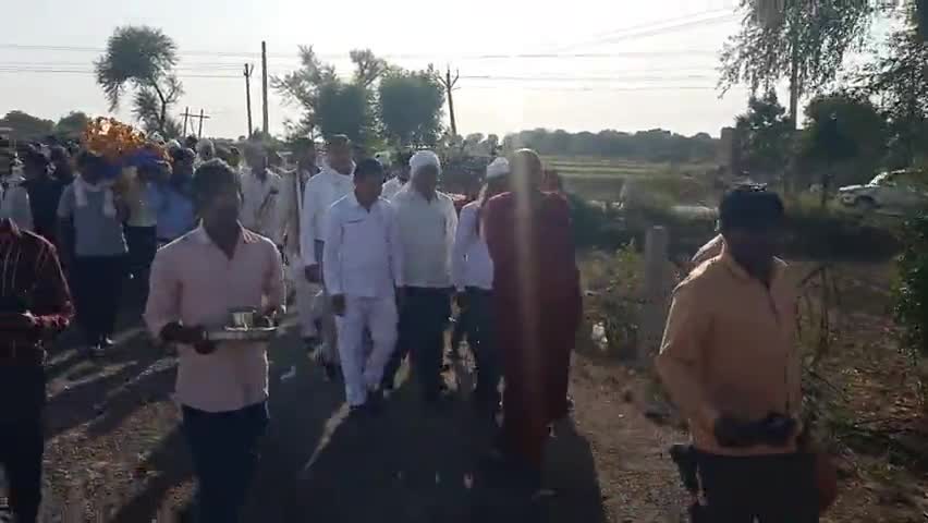 #मुरैना पूर्व पार्षद वार्ड7 एवं वरिष्ठ समाजसेवी आदरणीय #रतीराम_कुशवाहा_जी की शव यात्रा में लोगों ने नम आंखों से विदाई की