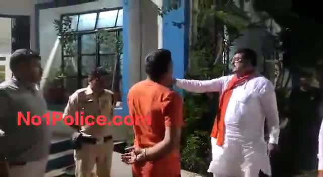 देवास मंत्री कमल पटेल बोले-पूरा थाना सस्पेंड,बर्खास्त,FIR होगी,नौकरी करने लायक नहीं हो,जेल भेजना चाहिए
#dewas #bjp #mpp