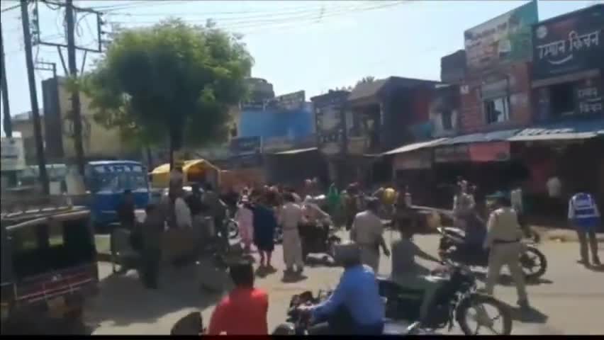 Seoni Breaking News : सिवनी में नाले पर बनीं दुकानों पर अतिक्रमण हटाने चला शासन का बुलडोजर
#seoninews #mpnews