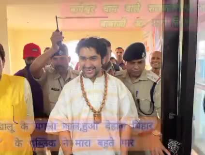 बागेश्वर धाम सरकार पहुंचे बिहार,तेजप्रताप हुआ फुस्स घमंड हुए चूर,सनातनियों के सामने #news #baba #bageshwardham #bihar