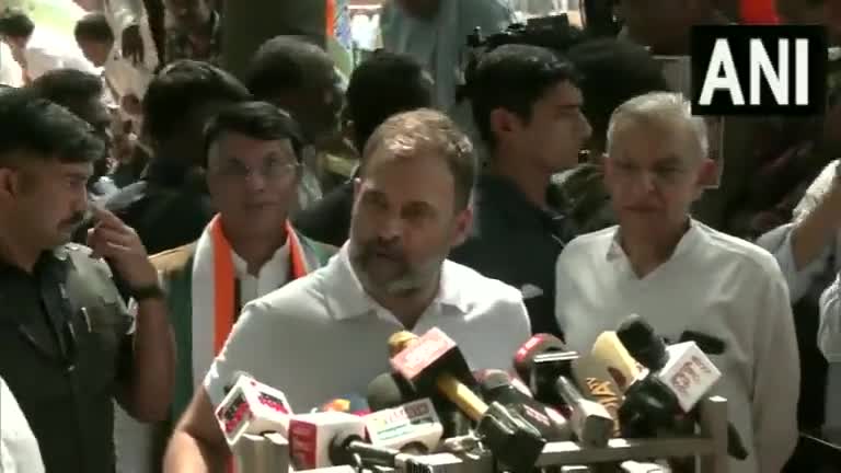 #कर्नाटक चुनाव जीत के बाद राहुल गांधी --कर्नाटक में नफ़रत का बाजार बंद हुआ है, मोहब्बत की दुकान खुली है। कर्नाटक की जनता से हमने 5 वादे किए थे, हम इन वादों को पहले दिन पहली कैबिनेट में पूरा करेंगे: कांग्रेस नेता राहुल गांधी, दिल्ली
