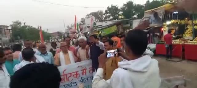 कर्नाटक में पूर्ण बहुमत की कांग्रेस की सरकार बनने पर रिटायर्ड #SDO जवाहरलाल कुशवाहा जी के नेतृत्व मे मोहंद्रा  एवं पवई  में कार्यक्रम आयोजित किया गया जिसमें कांग्रेस पार्टी के हजारों कार्यकर्ता सम्मिलित हुए