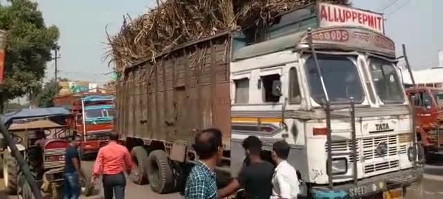 बिसवां चीनी मिल के अधिकारियों की ढुलमुल व्यवस्था के कारण जाम से जनता अत्यंत परेशान
#yogi_baba
