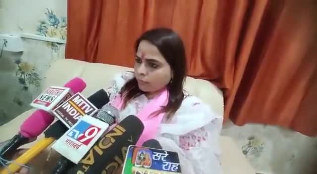#Ajmer कांग्रेस प्रदेश सह प्रभारी अमृता धवन जी ने
कांग्रेसी पदाधिकारियों की बैठक ली अमृता धवन जी ने,  मीडिया को संबोधित किया, 
महंगाई राहत कैंप का दौरा भी किया 
#MehangaiRaahatCamp 
AmritaDhawan