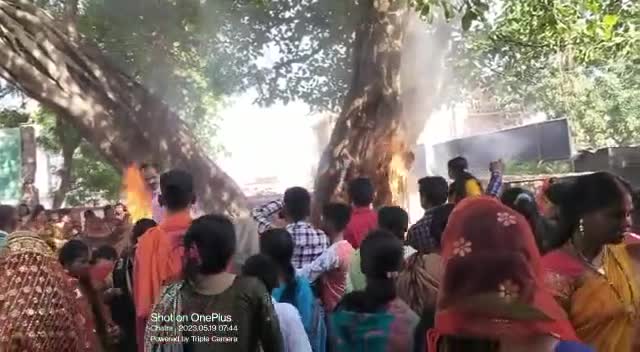 चतरा: #चतरा गंदोरी मंदिर के समीप वर पूजा के दौरान लगी आग