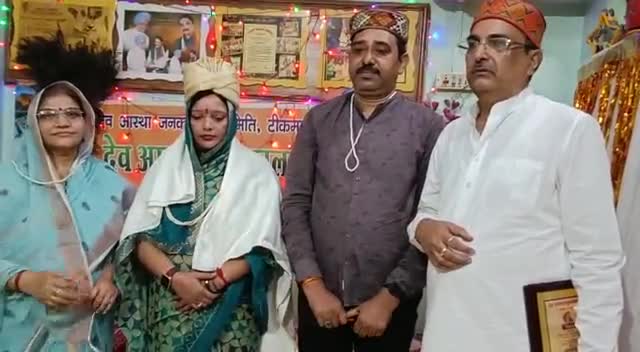 पूर्व प्रधानमंत्री #राजीवगांधी जी की पुण्यतिथि पर श्रद्धासुमन सादर नमन करते हुये आज देवआस्था पुस्तकालय द्धारा #कर्मशील की उपाधि से श्रीमती#अनीताप्रभूदयाल को सम्मानित किया गया श्रीमती प्रियंका #पवनघुवारा संचालक देवआस्था पुस्तकालय द्धारा