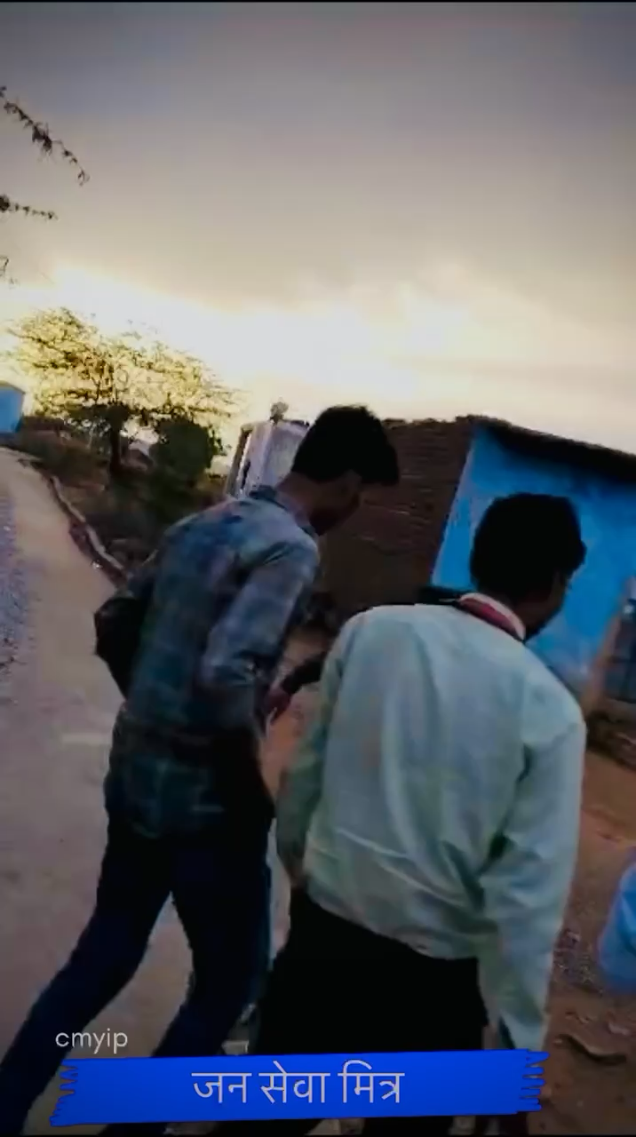 जन सेवा अभियान 2.0 में जन सेवा मित्रों दुवार घर घर जाकर प्रचार - प्रसार किया ।और ग्राम वसीयो की समस्याए सुनी ।। @dabranews #gwaliorking #viralindia