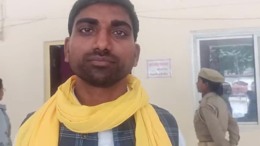 #गांव में मार्गों की दुर्दशा की जानकारी #जिलाधिकारी को दी तथा बरसात से पहले मार्गों को दुरुस्त करवाने का आग्रह किया #PC